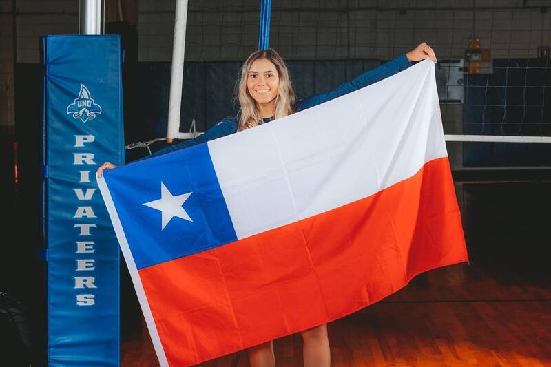 Maite Solabarrieta y el saludo de su madre, Ivette Vergara.
