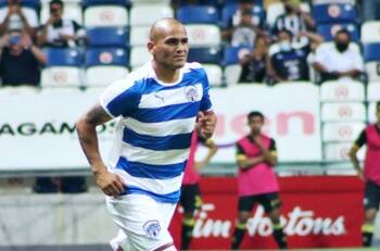 VIDEO: La gran ovación de los hinchas de Raya2 Expansión a Humberto "Chupete" Suazo en su regreso al fútbol mexicano