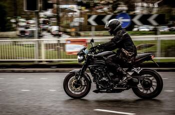 Estos son los requisitos para sacar licencia de conducir para motos