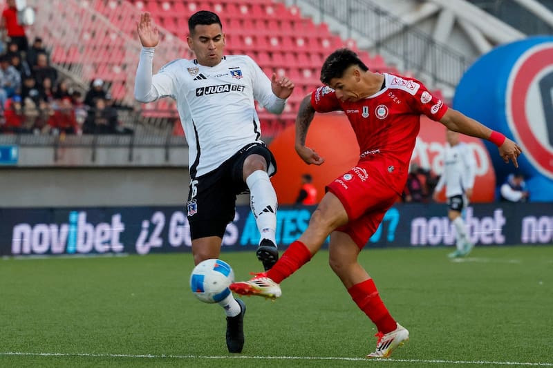 El central recibió un codazo. Foto: Aton.