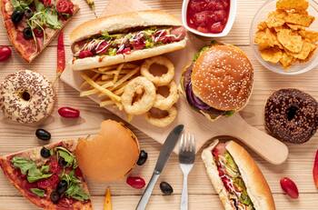 Esta es la razón por la que tu cerebro pide comida chatarra, según Harvard