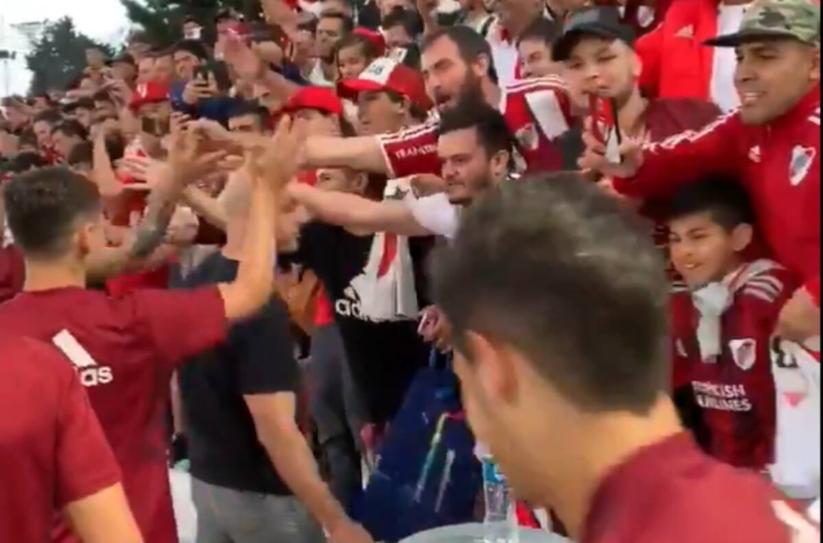 El gran gesto de los jugadores de River con los hinchas que llegaron en micro a Lima