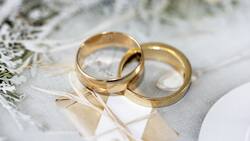 ¿Cuánto dinero puedes recibir por cumplir 25 y 50 años de casados?