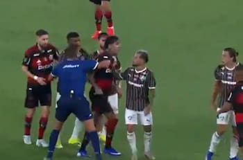 VIDEO | Lo calmó el árbitro: Erick Pulgar protagoniza tenso momento en la final del Campeonato Carioca