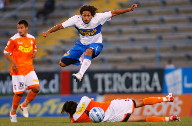 . El volante trasandino en la UC. Foto: Old Photosport.