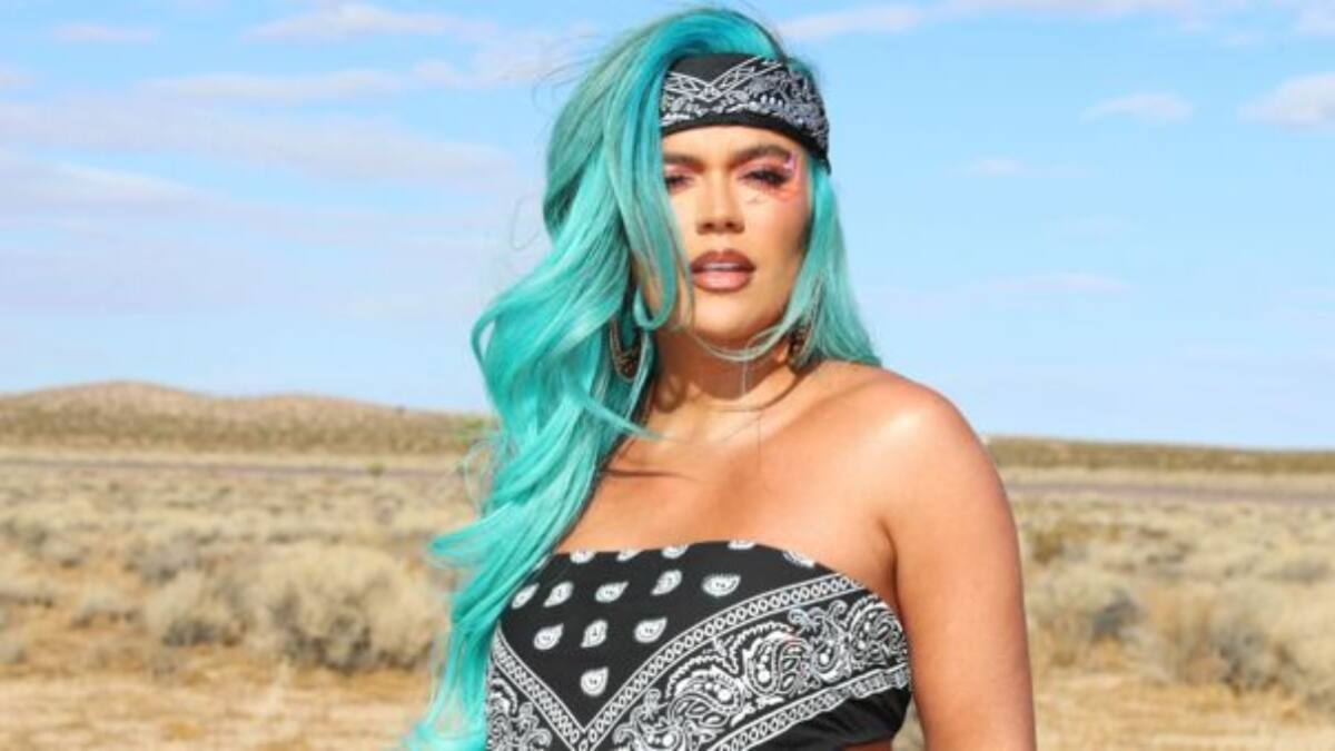 Con un deslumbrante vestido brillante con transparencia: Karol G sorprendió y ganó premio Billboard a "Mejor artista latina del año"