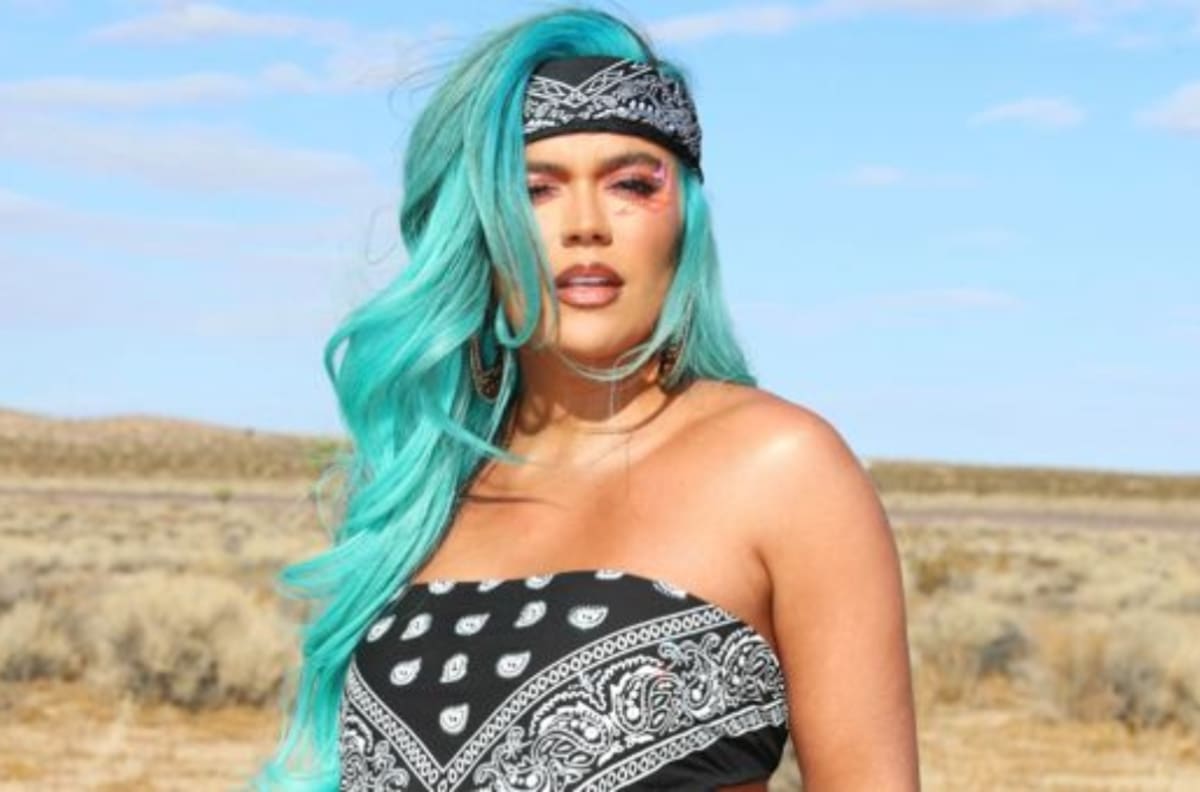 Con un deslumbrante vestido brillante con transparencia: Karol G sorprendió y ganó premio Billboard a "Mejor artista latina del año"