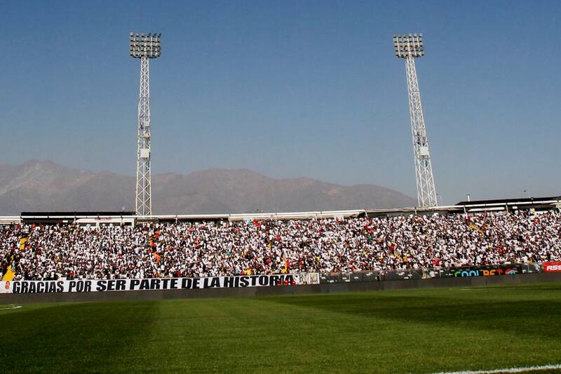 El Estadio Monumental tiene una nueva escultura que hace alusión a los inicios de Colo Colo. (Foto: Agencia Aton)
