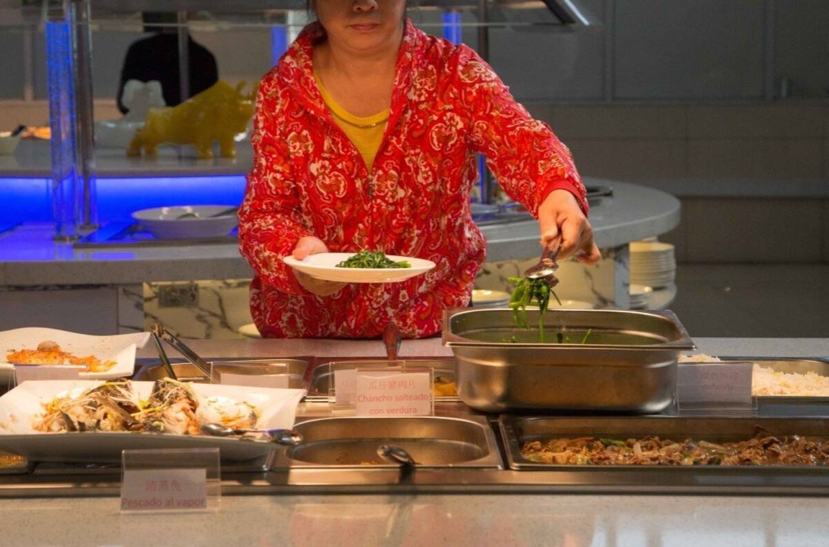 Vetado: Impiden el ingreso de un cliente a "tenedor libre" por comer demasiado