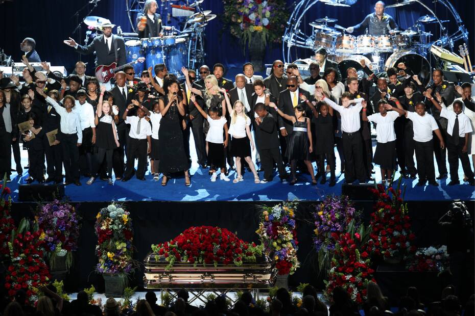 Durante el homenaje al rey del pop participaron numerosos artistas entre los que se cuentan Lionel Richie, Stevie Wonder, Jennifer Hudson y John Mayer.