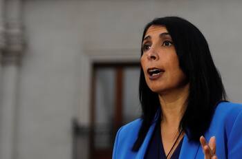 Denuncian a Ministra Karla Rubilar por hacer campaña a su pareja Christian Pino con fondos públicos