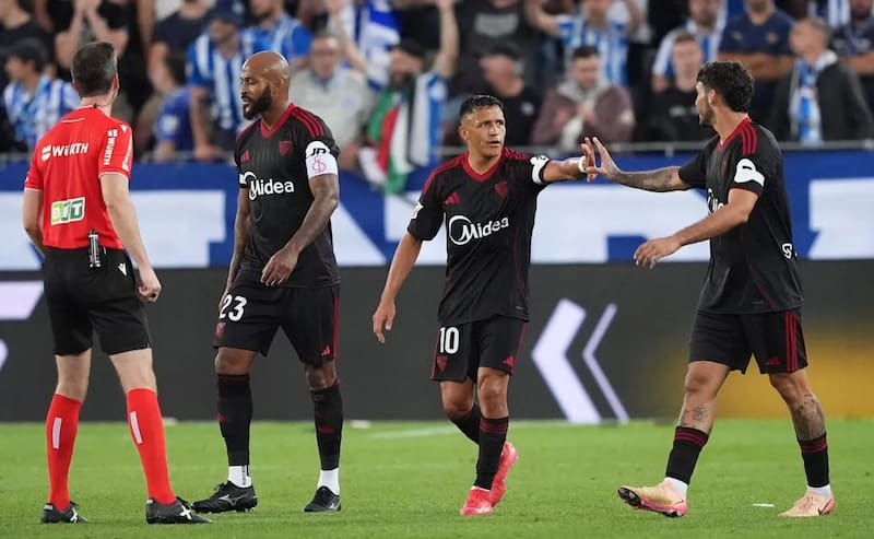 Alexis Sánchez anotó su primer gol con la camiseta andaluz.