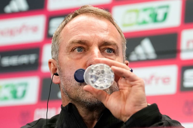 rueda de prensa del FC Barcelona, confirmó las bajas de Raphinha y Rashford. Foto: EFE