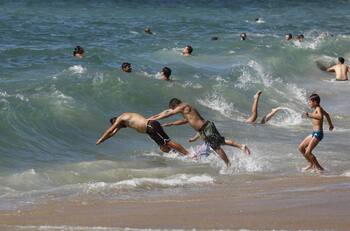 Permiso Vacaciones: chequea acá la fase de cada comuna y qué tipo de permiso necesitas para viajar
