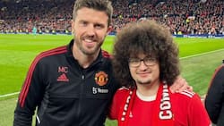A qué hora y dónde ver: hincha del Manchester United podría cortarse el pelo hoy, después de 493 días
