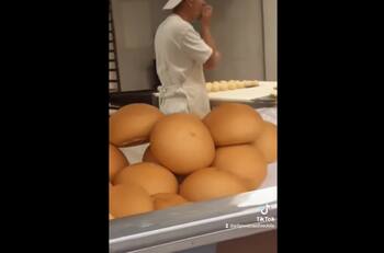 VIDEO | Captan a panadero lamiendo panes que preparaba en Antofagasta: Seremi inició sumario contra panadería