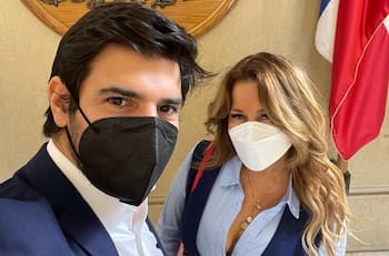 Cathy Barriga se volvió a vestir de novia para celebrar su aniversario con Joaquín Lavín Jr.
