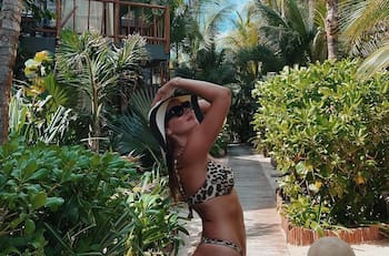 Con una piscina en el techo: Kel Calderón muestra la espectacular pieza en la que se aloja junto a su pololo, Toto Torealba, en sus paradisiacas vacaciones
