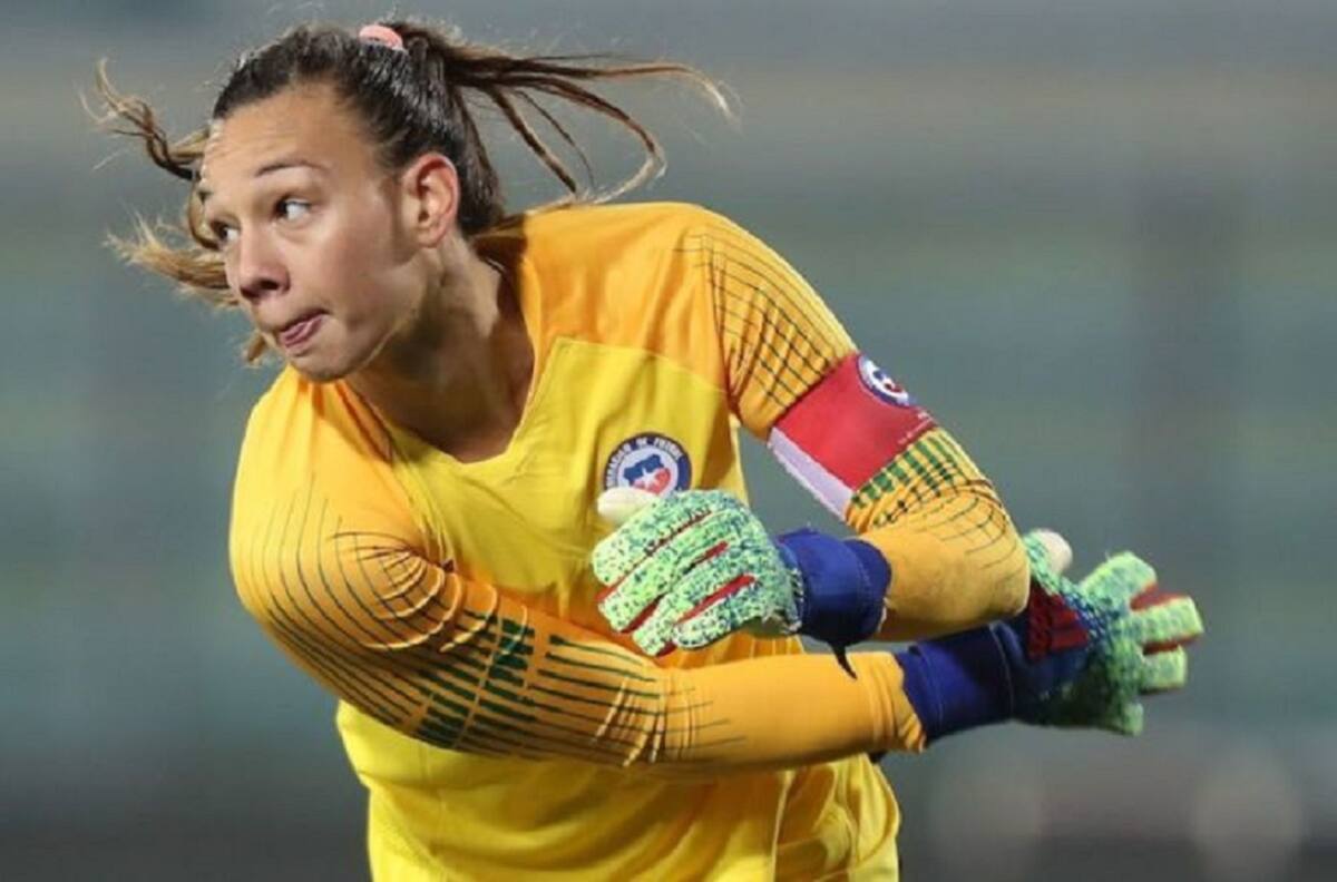 Christiane Endler y la serie entre La Roja femenina y Camerún: "Estamos con ganas de cambiar la historia y que el deporte femenino siga creciendo"