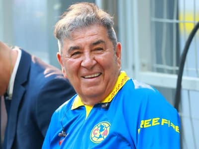 “Si me hubiera quedado en Chile, habría jugado en Colo Colo, por mi amigo Carlitos Caszely. Pero me hubiera retirado en Audax”