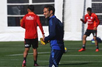 La Roja piensa en Perú y este jugador dejó sorprendido a Sebastián Miranda