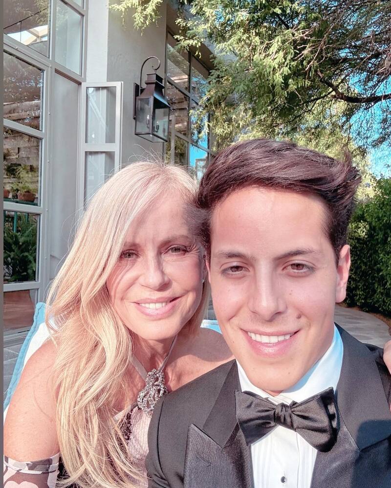 Máximo Menem y Cecilia Bolocco en la boda de sus amigos.