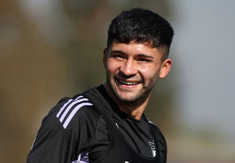 El lateral tiene un pie fuera de Macul. Foto: @ColoColo.