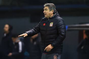 Curicó Unido despidió a Emiliano Astorga a dos meses su llegada: este será su reemplazo