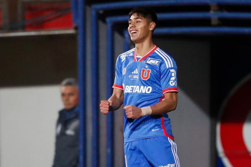 Recordó sus inicios en el fútbol. Foto: Prensa UCH.