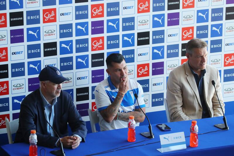 El Pitbull fue presentado en conferencia de prensa en el estadio Claro Arena. Foto: Aton Chile.