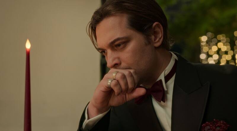 "Un Auténtico Caballero" cuenta la historia de un gigoló.