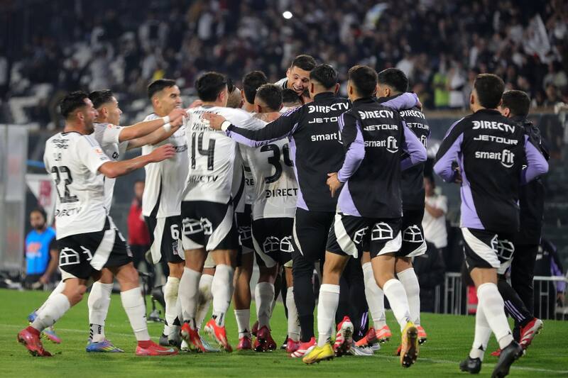 celebrando en el Estadio Monumental. Foto: Aton.