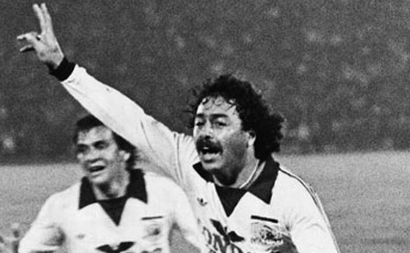 Carlos Caszely es uno de los máximos ídolos de Colo Colo.