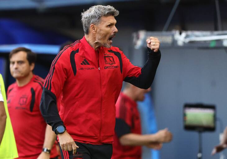 No brilla, pero rinde: El “eficiente” arranque de Fernando Ortiz que ilusiona a Colo Colo