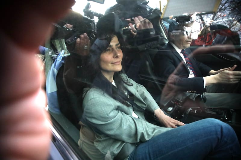 Santiago, 9 septiembre 2024.
La animadora Tonka Tomicic se retira de la fiscalía oriente tras declarar marco del caso Audios.
Javier Salvo/Aton Chile