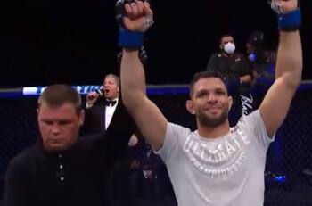 UFC Night Fight: Moises venció con una palanca de pierna a Johnson en el inicio de las estelares