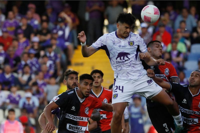 Deportes Concepción llevó a más de 12 mil espectadores en el partido de ida ante Deportes Antofagasta. El panorama será distinto en el norte. Foto: Agencia Aton.