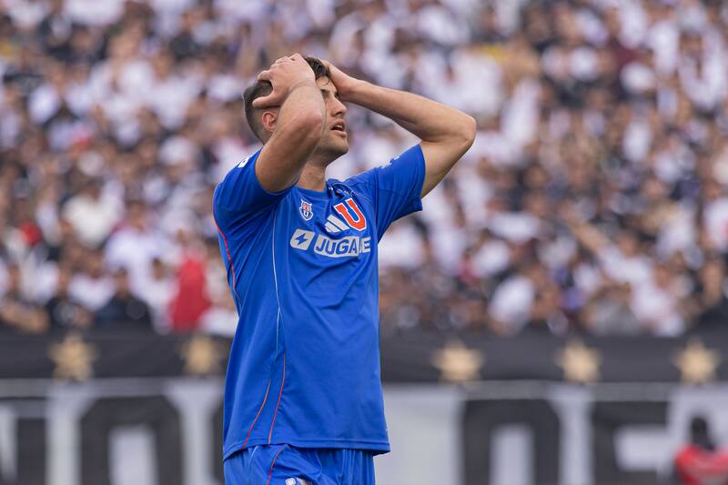 Es el lateral izquierdo de Universidad de Chile. Foto: Felipe Escobedo