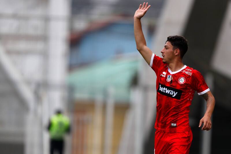 César Pérez es fotografiado durante el partido de primera division contra Coquimbo Unido