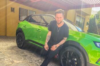 Con piscina y frente a una importante persona en su vida: Jean Philippe Cretton revela por qué se cambió de casa