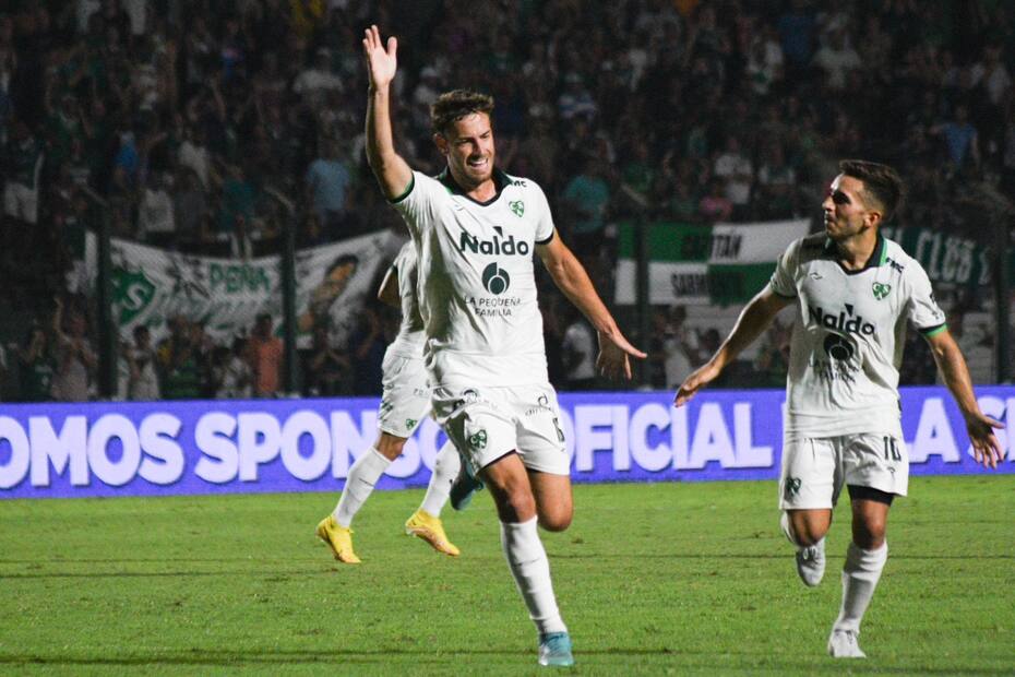 Lucas Melano levantó su rendimiento en Sarmiento, donde registró cuatro goles y dos asistencias en 26 partidos disputados.