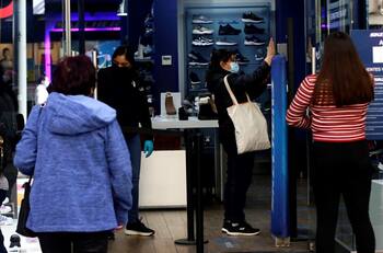 Diputados de oposición ingresan proyecto que busca adelantar horario de cierre del comercio