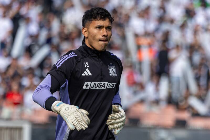 El juvenil albo tuvo que reemplazar a Fernando de Paul en el partido ante Deportes Iquique. Foto: Felipe Escobedo