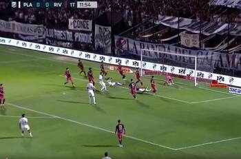 Sufren Gonzalo Tapia y Paulo Díaz: el error de Armani en River que dará la vuelta al mundo