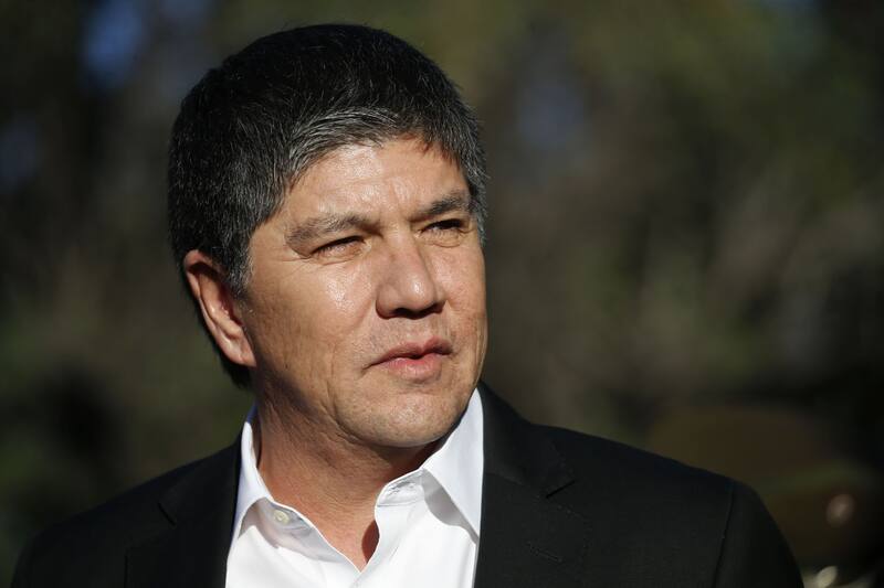 El padre de la denunciante aseguró que el exsubsecretario del Interior es una figura poderosa.