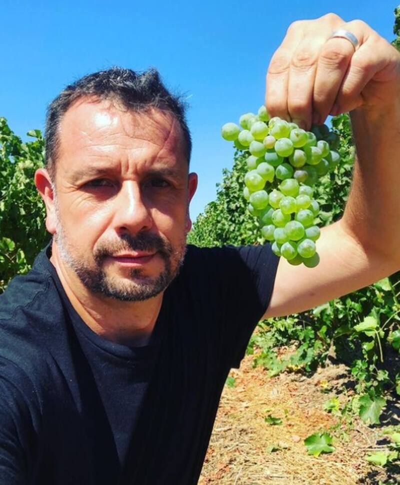 Antonio Vásquez trabaja en Viña La Junta. Créditos: Instagram