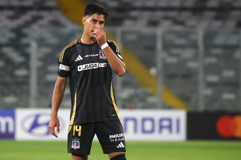 El uruguayo pierde cada vez más terreno en Colo Colo. Foto: Aton.