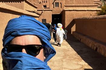 "Full turbante": Jorge Zabaleta sorprendió al colocarse una tradicional prenda de vestir en Marruecos