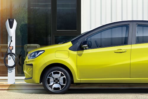 ofició a automotora por venta de vehículo que no es compatible con estaciones de carga eléctrica en el país.