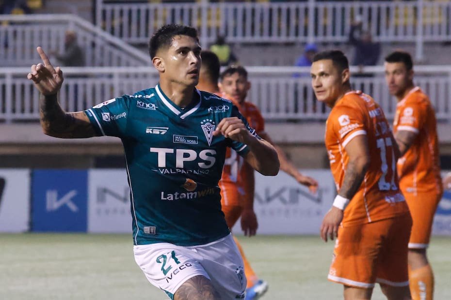 El delantero celebra en Santiago Wanderers. Foto: Aton